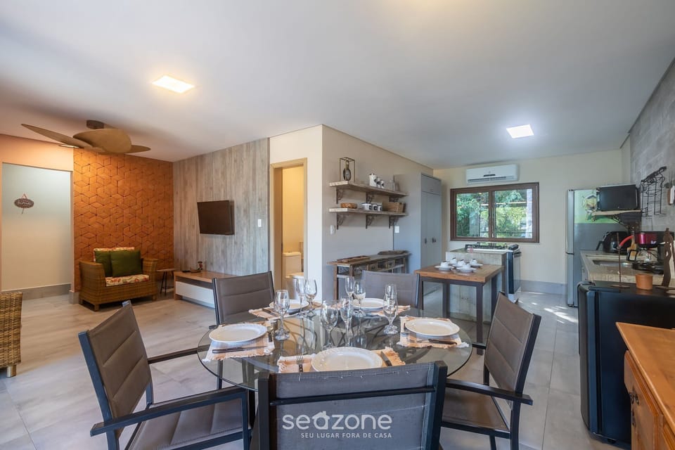 Basic Apartment | Dining