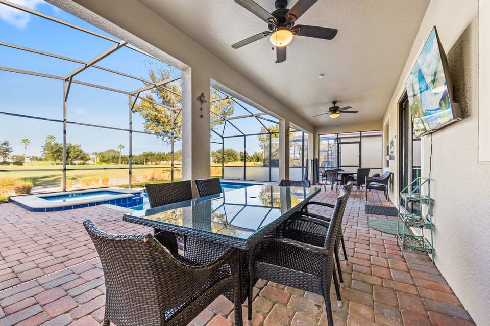 Your private pool and outdoor lounge space offer the perfect setting for sunny afternoons, evening cocktails, and watching golfers pass by.