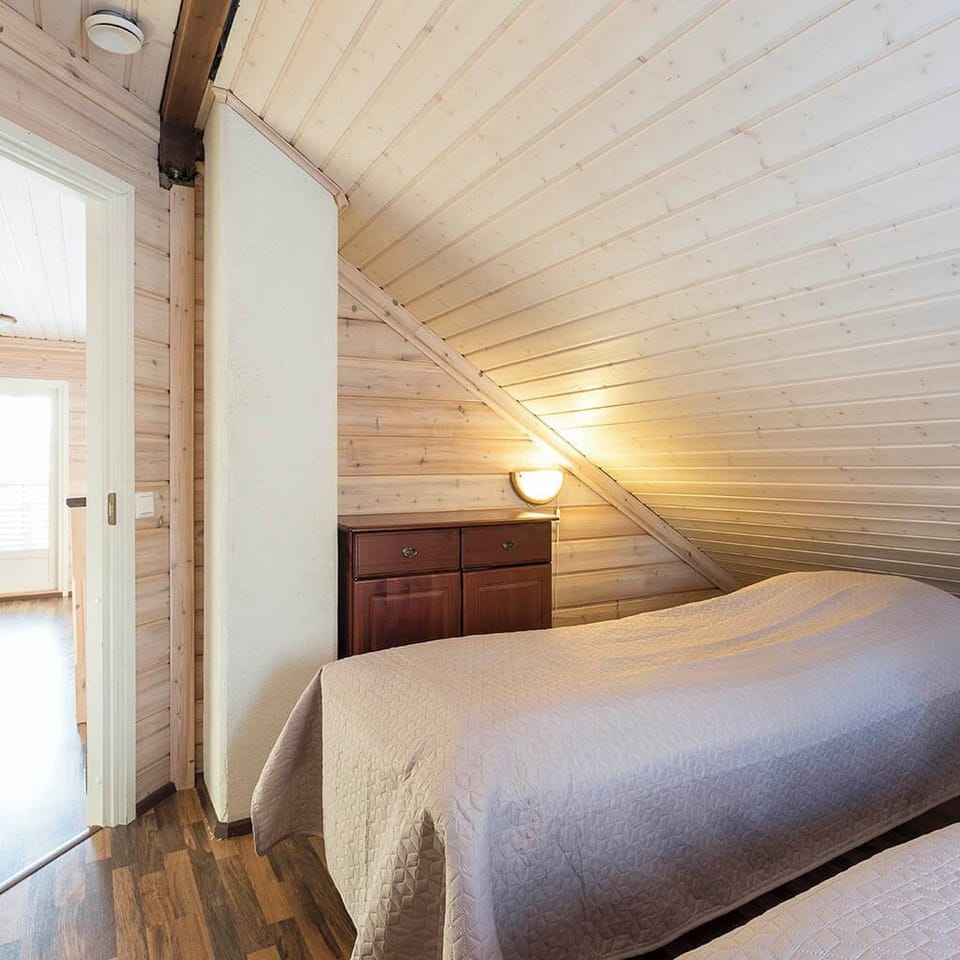 Cottage, 3 Bedrooms, Balcony | Iron/ironing board, free WiFi