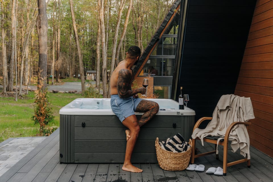 Outdoor spa tub