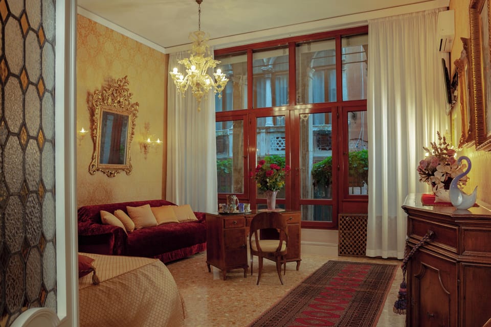 Royal Suite, Balcony, City View (Quadrifora) | In-room safe, blackout drapes, free WiFi