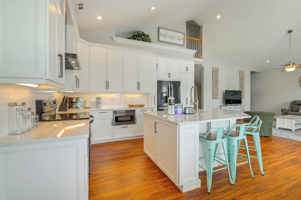 Main Kitchen | Dishwasher | Toaster | 2nd Floor