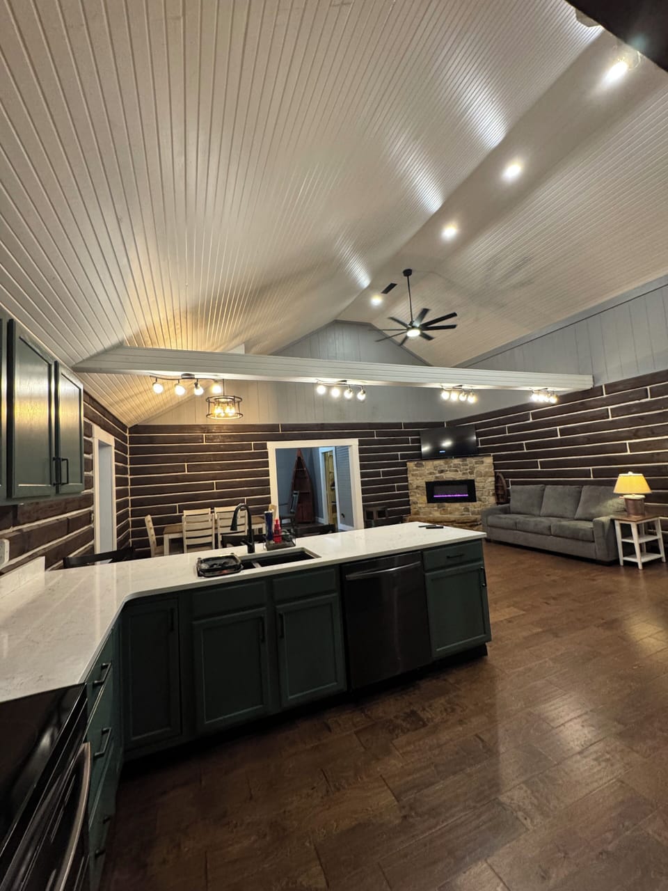 Kitchen/Sitting area