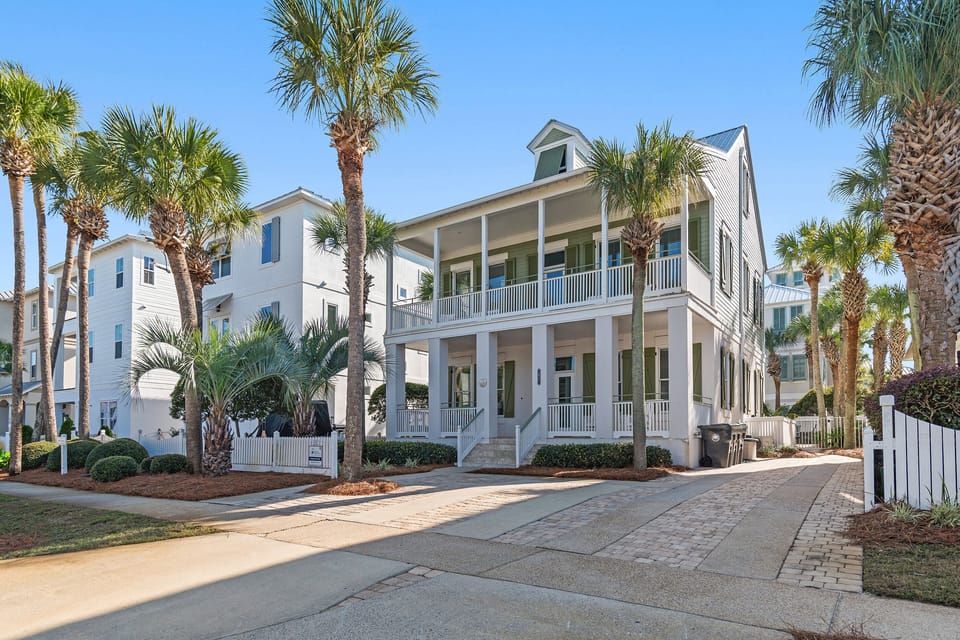 Located in the heart of Frangista Beach, Happy Go Lucky is a remodeled, spacious, family-friendly coastal retreat designed for groups who value comfort, style, and proximity to the beach.