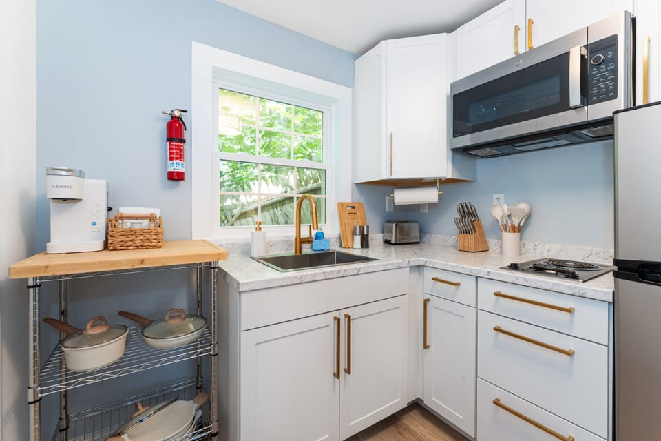 OOB 1BR Full Suite | Pool & Beach Access (1) | Private kitchen | Full-size fridge, microwave, stovetop, cookware/dishes/utensils