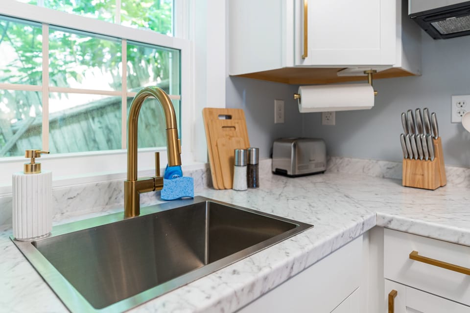 OOB 1BR Full Suite | Pool & Beach Access (1) | Private kitchen | Full-size fridge, microwave, stovetop, cookware/dishes/utensils
