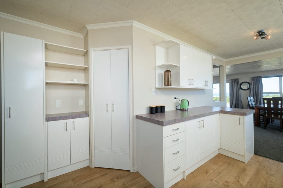 Family House, Ocean View | Private kitchen | Full-size fridge, microwave, oven, dishwasher