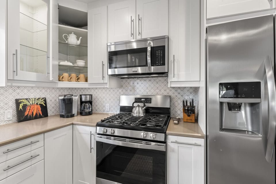 Well-equipped kitchen- everything you need for easy meals.