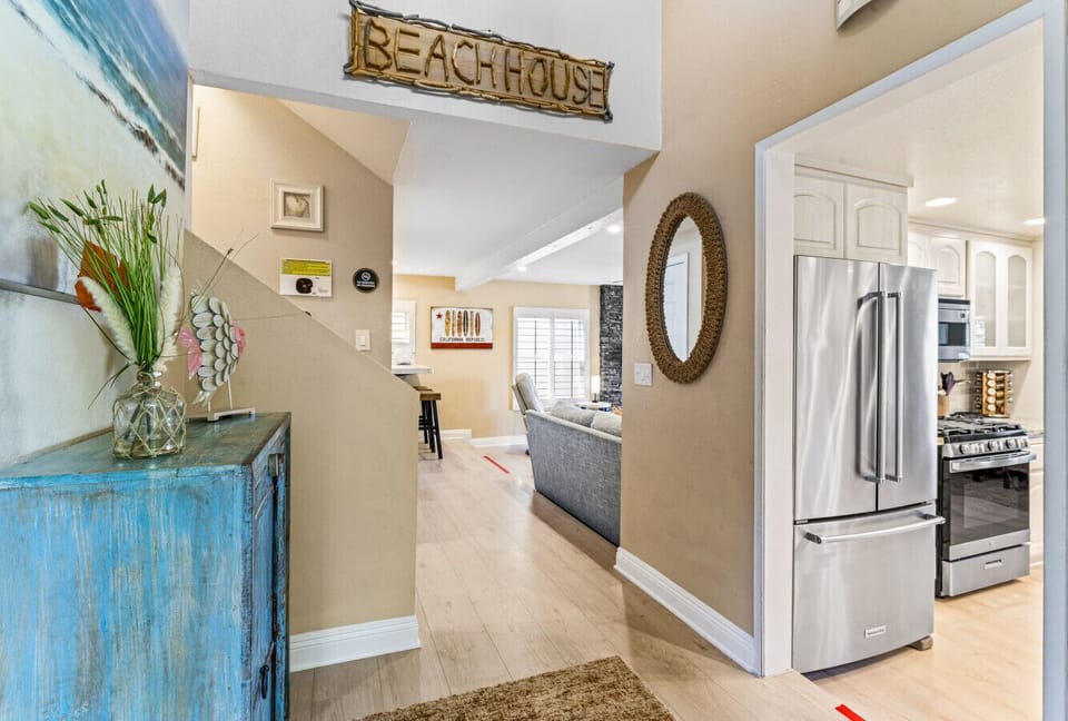 Private condo entry with stair access to the unit