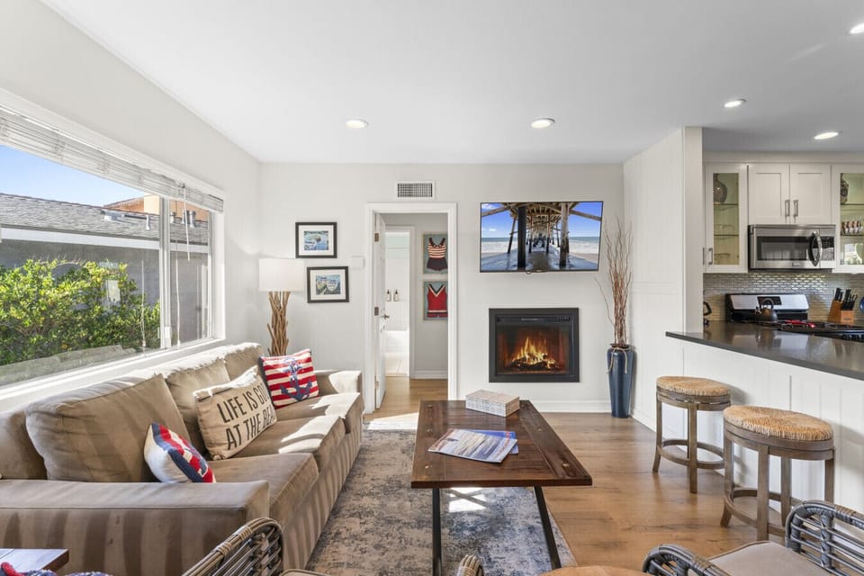 Open living space w/ large windows, fireplace & easy connection to the kitchen area