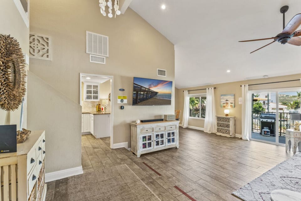 Open living space with beach-inspired décor