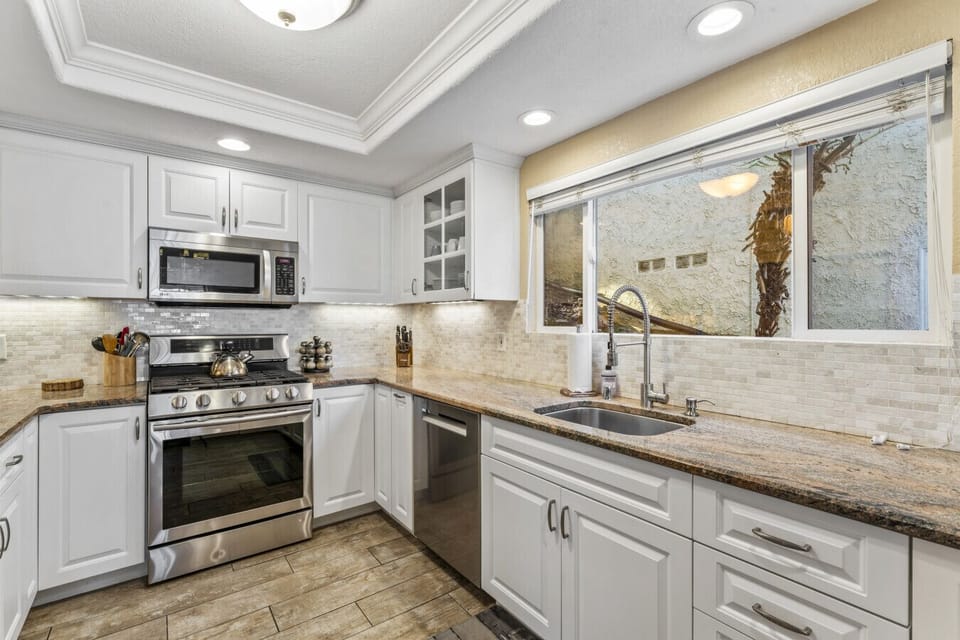 Kitchen counter with sink and appliances