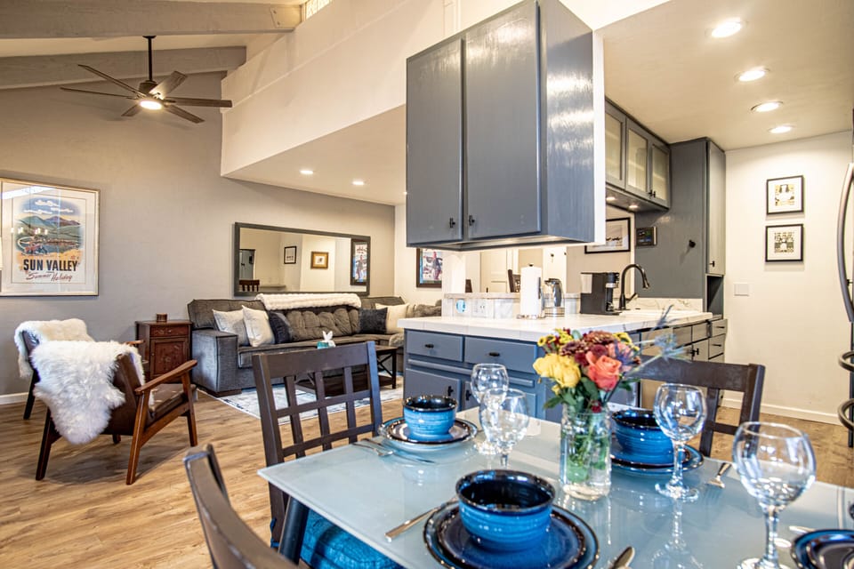 Condo, Multiple Beds, Balcony, Mountain View (Sun Valley Condo 124) | Living area