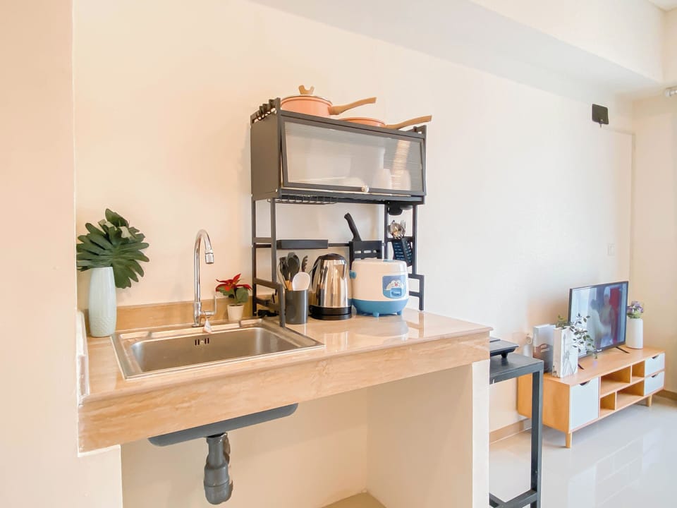 Standard Apartment, 2 Bedrooms | Private kitchen