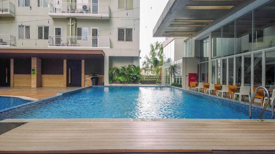 2 outdoor pools