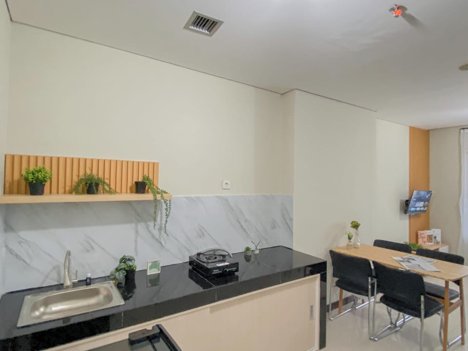 Standard Apartment, 2 Bedrooms | Private kitchen