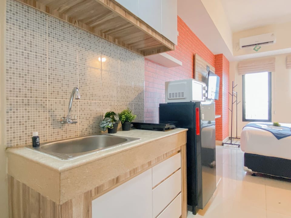 Standard Studio, 1 Bedroom | Private kitchen | Electric kettle