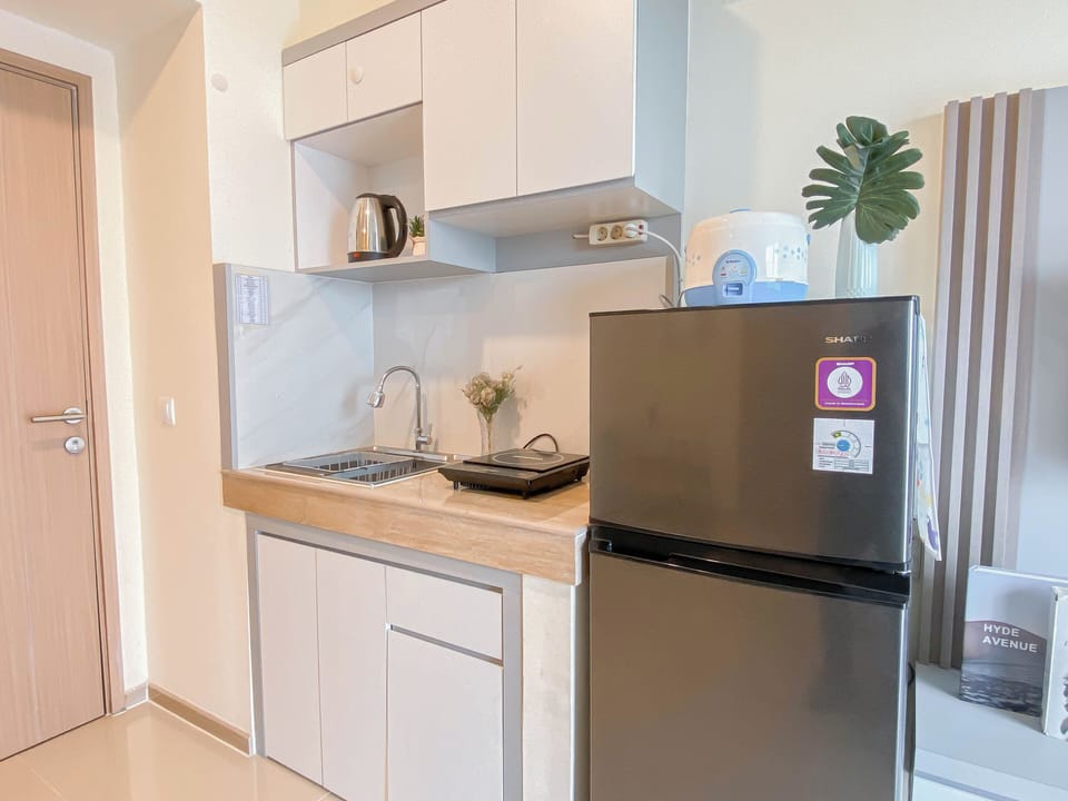 Standard Apartment, 2 Bedrooms | Private kitchen