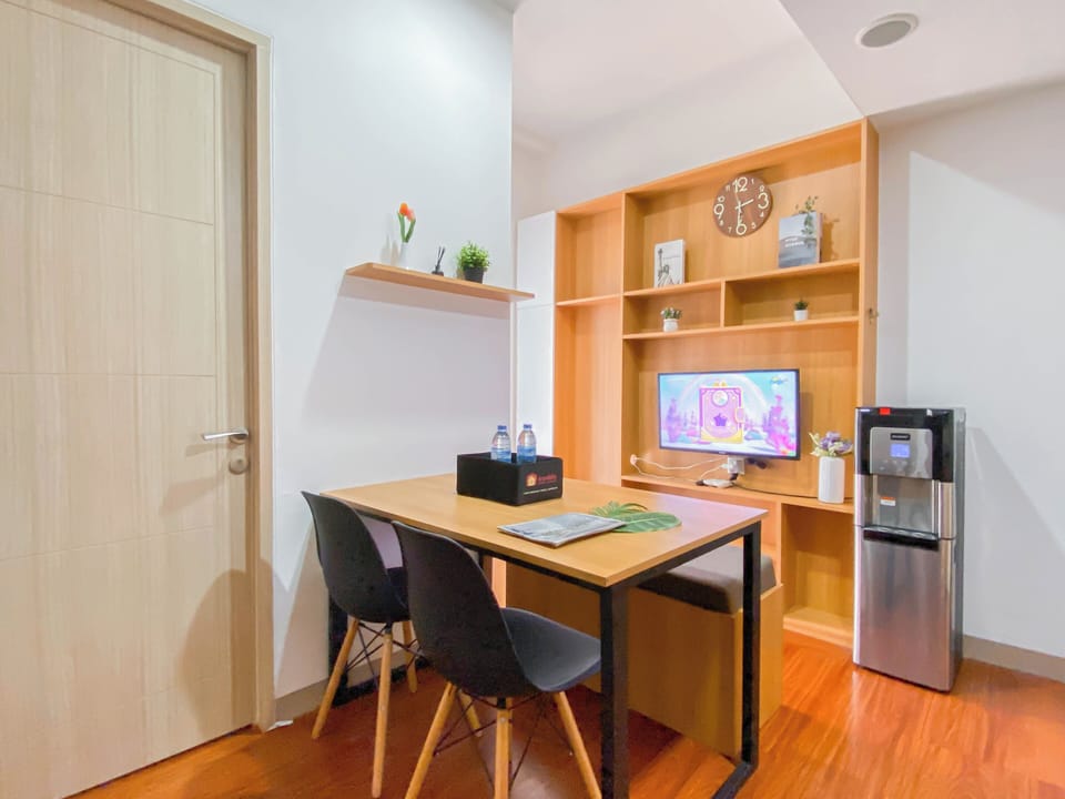 Standard Apartment, 2 Bedrooms | Dining room