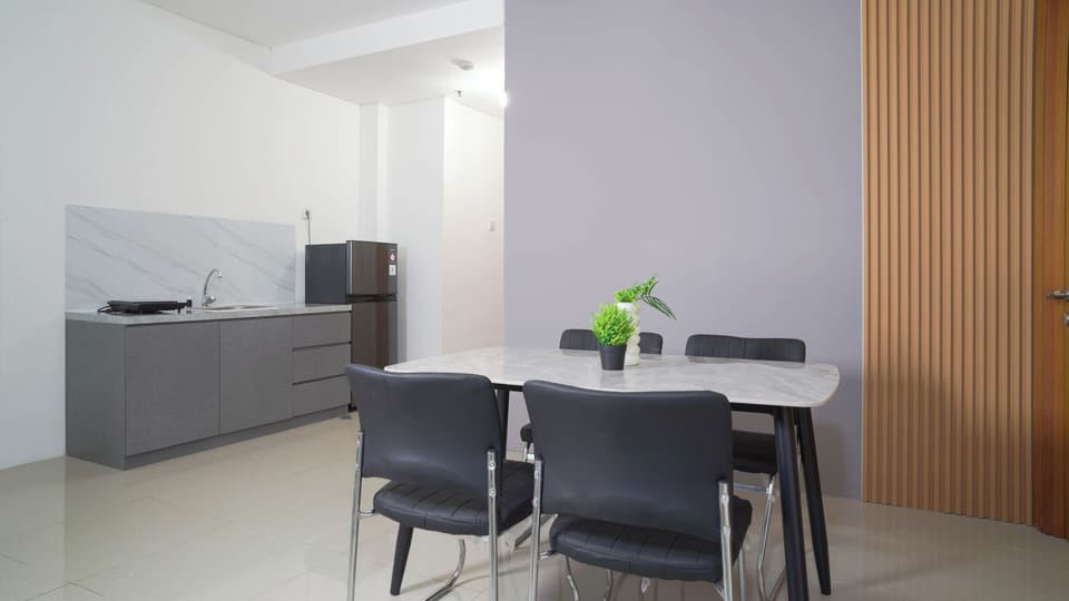 Standard Apartment, 2 Bedrooms | Dining room