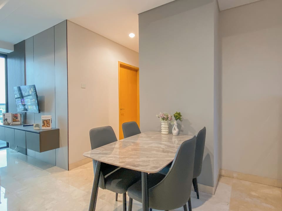 Standard Apartment, 2 Bedrooms | Dining room