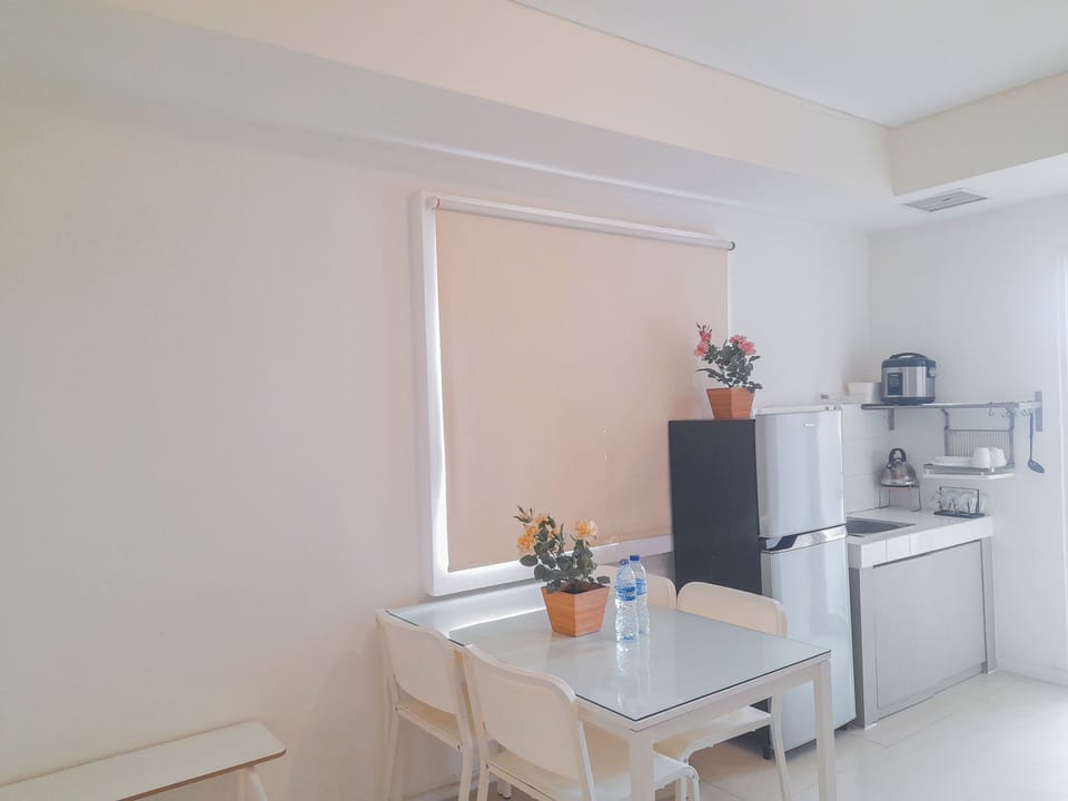 Apartment, 2 Bedrooms | Dining room