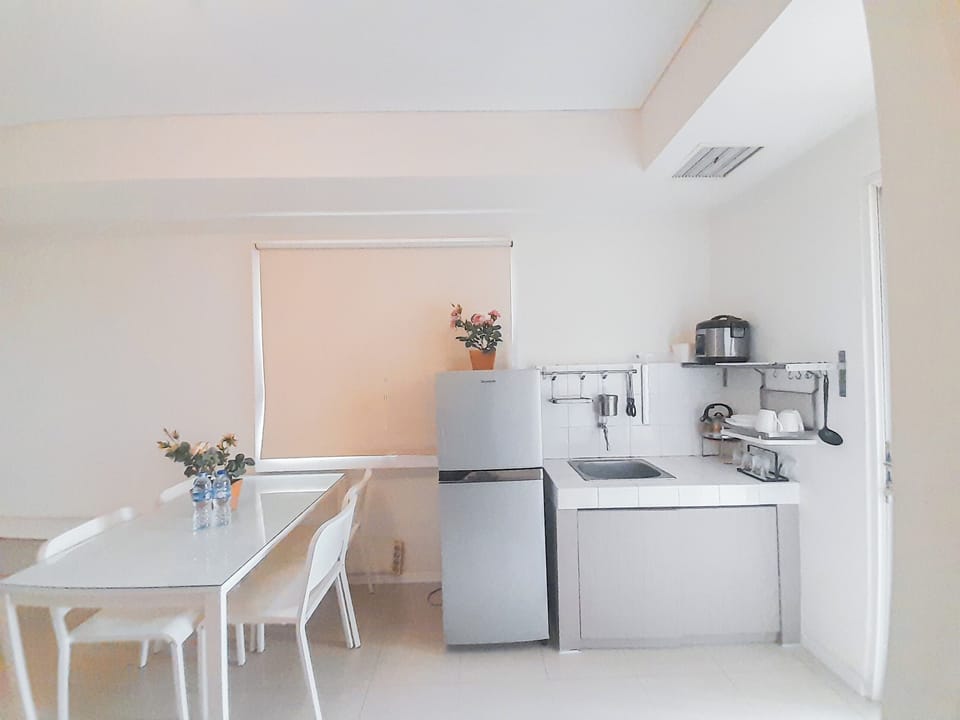 Apartment, 2 Bedrooms | Private kitchen | Stovetop