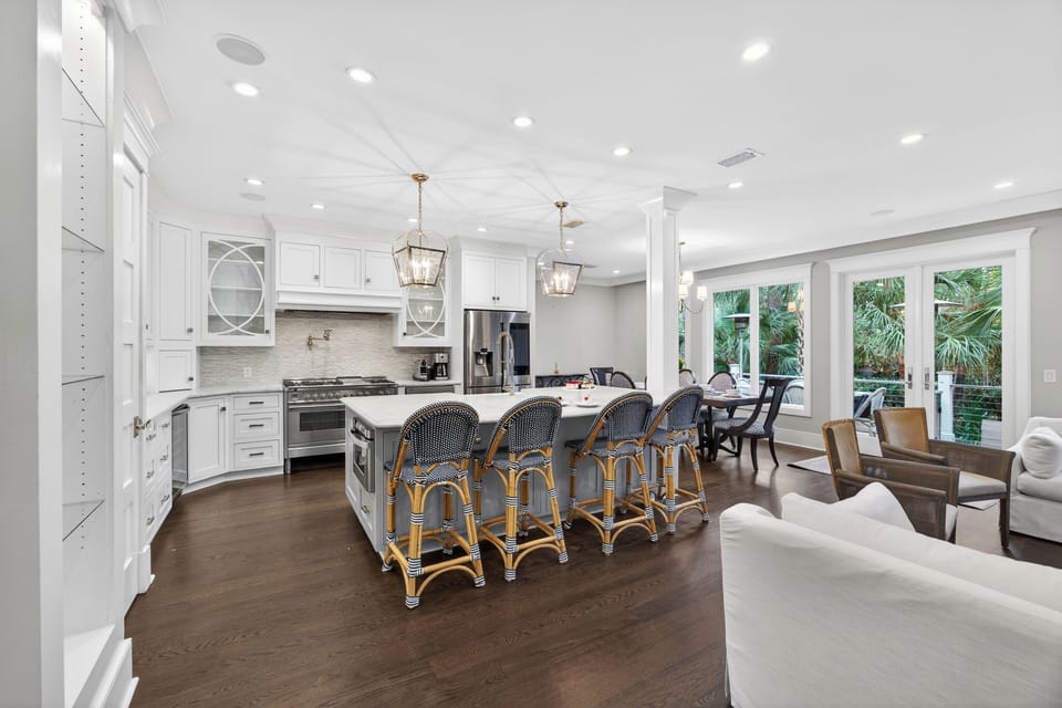 Fully upgraded kitchen with 4 bar stools