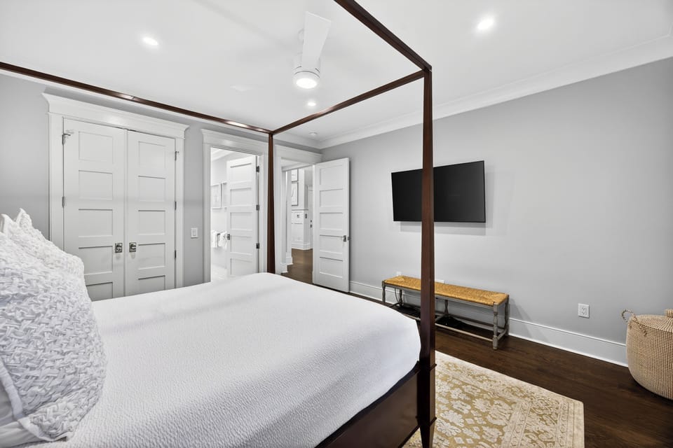 Bedroom 3 - Queen - TV - Private Bathroom - First Floor