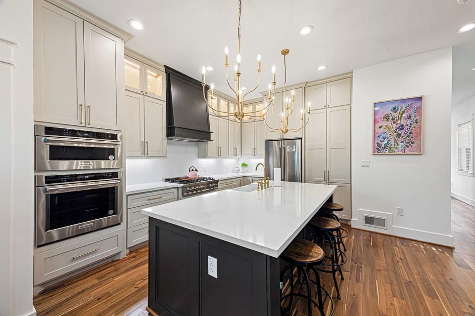French Cottage - the chef of your group will love this high-end, elegant kitchen!