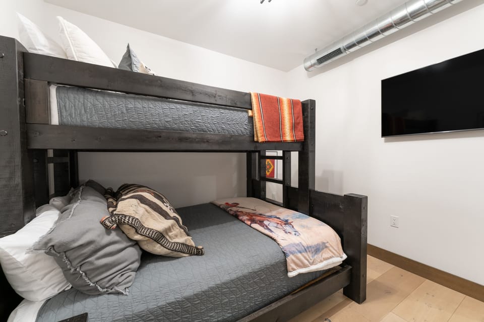 Enjoy the smart TV in the second bedroom on the second floor | Interior