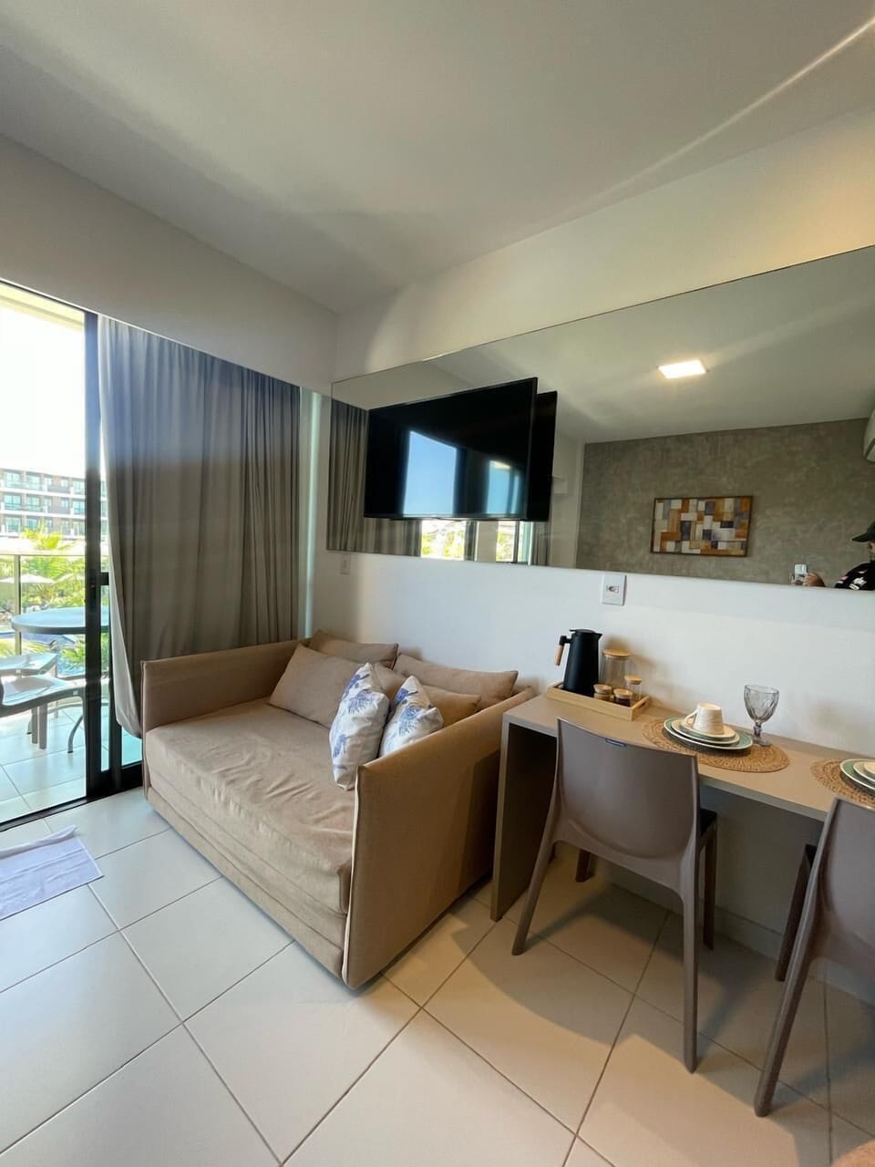 Comfort Apartment, Pool View | In-room dining