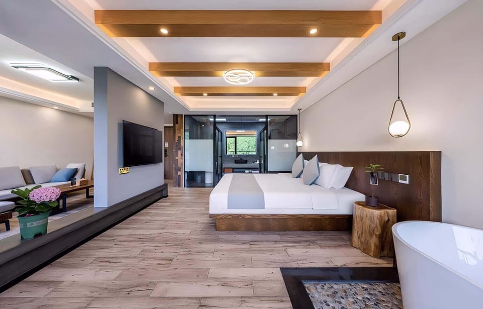 Superior Suite, Balcony, Hill View | Desk, free WiFi, bed sheets