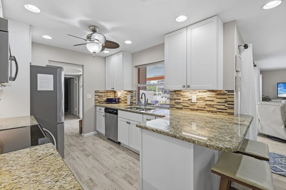 Great kitchen with everything you might need.. Pass through window to the pool 