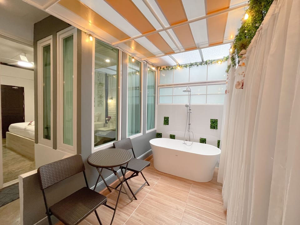 Comfort Room, 1 King Bed, City View | Free WiFi