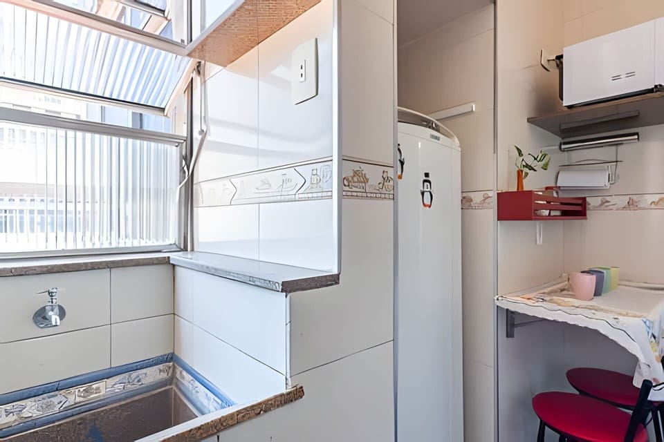 Apartment | Private kitchen | Full-size fridge, microwave, oven, cookware/dishes/utensils