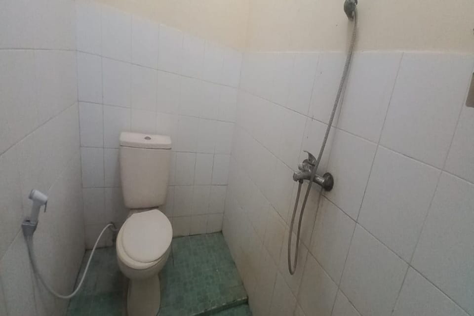Standard Double Room | Bathroom | Shower