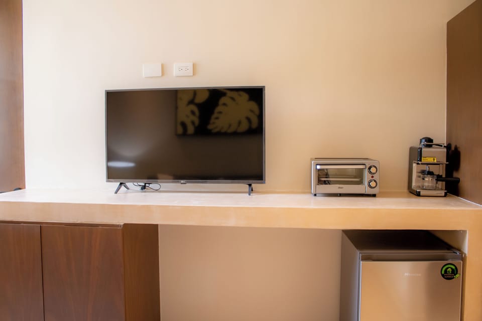 Deluxe Apartment | In-room safe, iron/ironing board, free WiFi