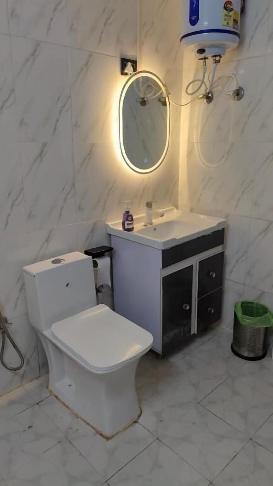 Cottages | Bathroom | Free toiletries, soap, shampoo, toilet paper