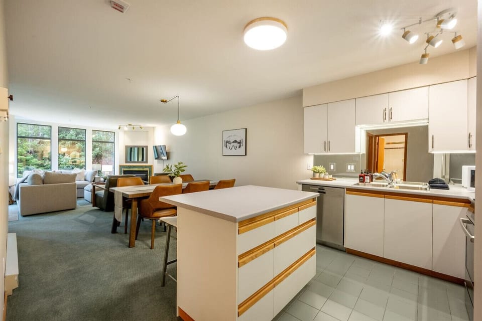 Cook, dine, and relax all in one airy, light-filled space perfect for families and groups looking for comfort and convenience away from home.