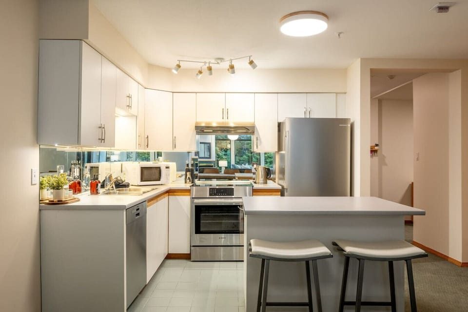 Modern, fully equipped kitchen designed for easy and comfortable guest use. All the appliances have been updated.
