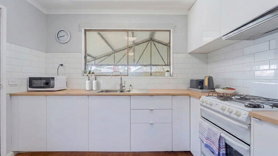 Nouveau Home | Kitchen | Oven | Toaster | Refrigerator | Stove | Kettle | Toaster