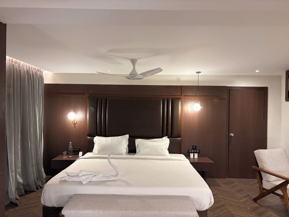Executive Room | Desk, laptop workspace, free WiFi, bed sheets