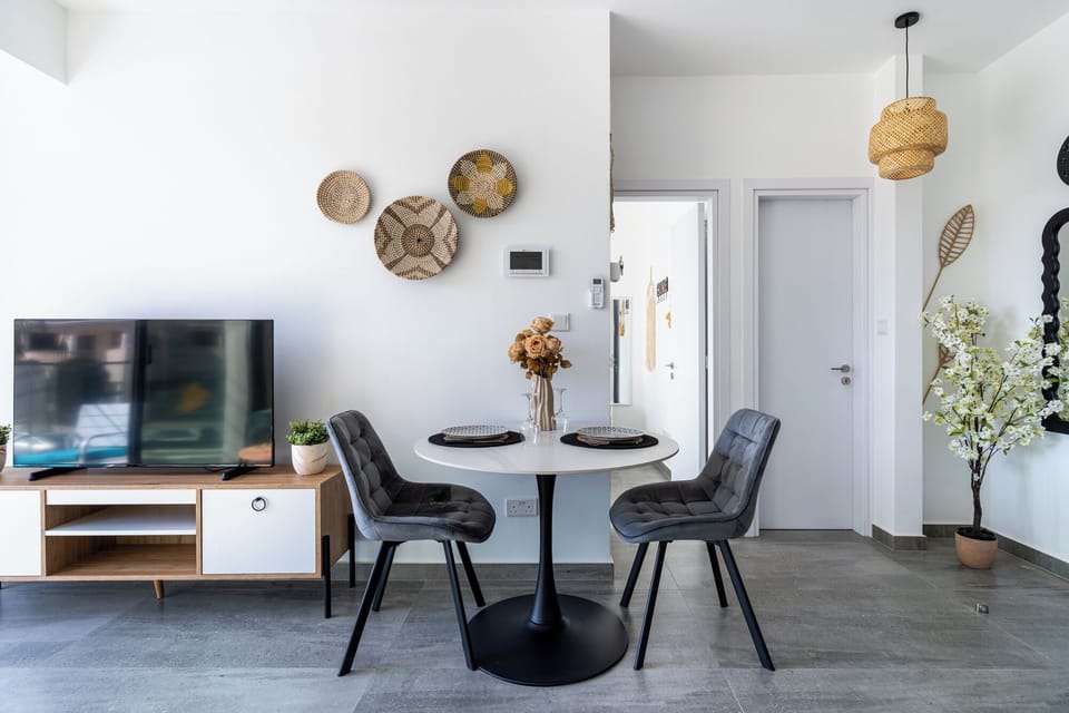 Apartment, 1 Double Bed with Sofa bed, Kitchen, City View | In-room dining
