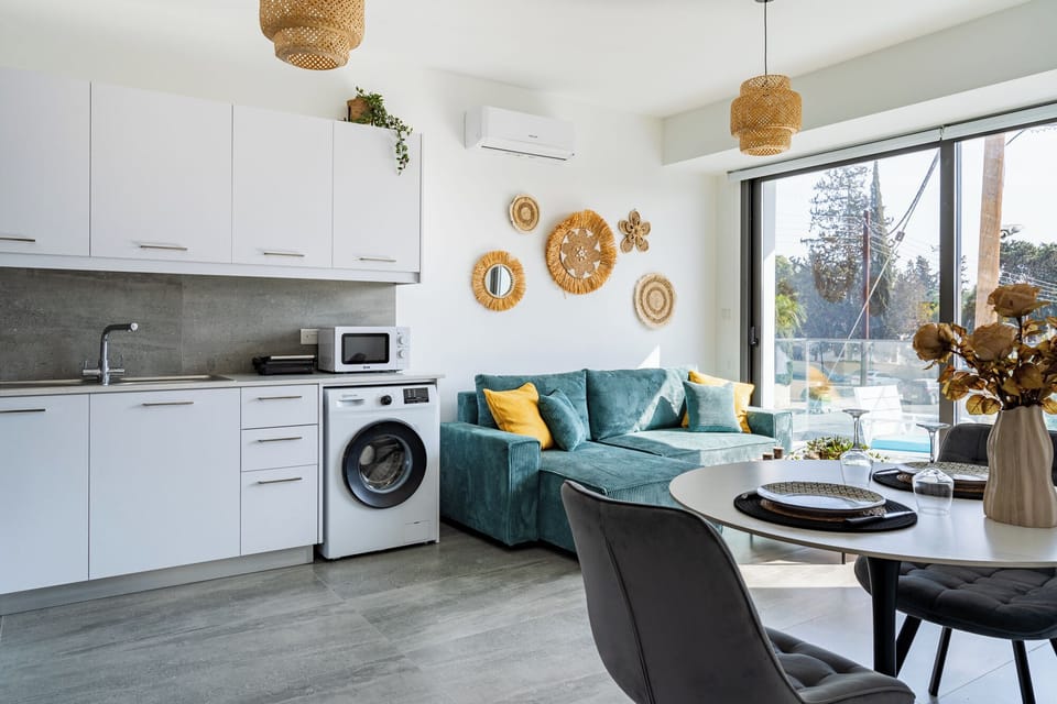 Apartment, 1 Double Bed with Sofa bed, Kitchen, City View | Private kitchen | Coffee/tea maker, full-size fridge, microwave, oven
