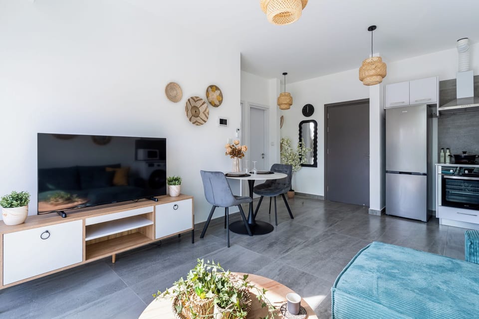 Apartment, 1 Double Bed with Sofa bed, Kitchen, City View | Living room | Smart TV, Netflix, streaming services
