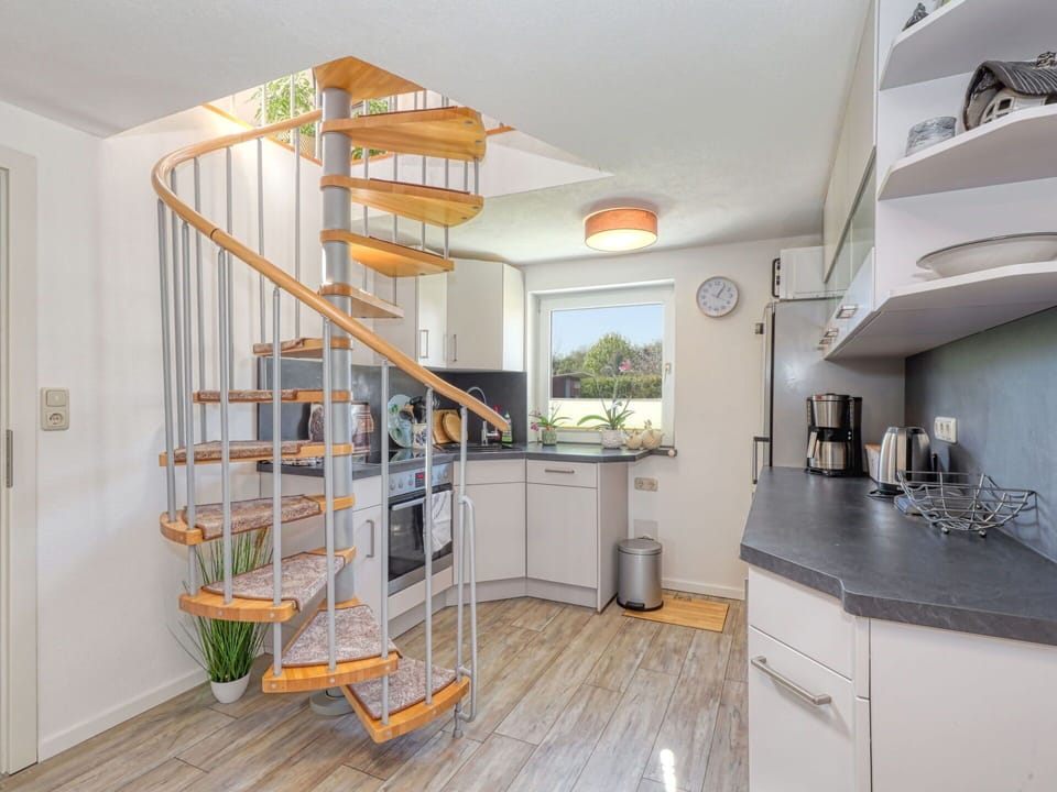 Interior Design, Wood, Flooring, Floor, Ceiling, Home, Apartment, Wood Flooring, Room, Wood Stain