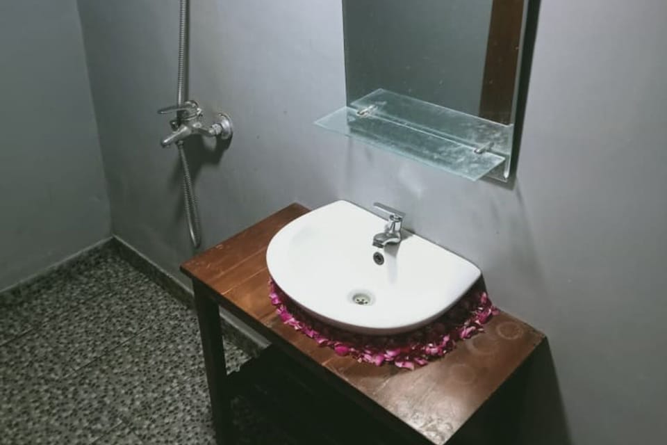 Deluxe Room | Bathroom | Bidet, towels