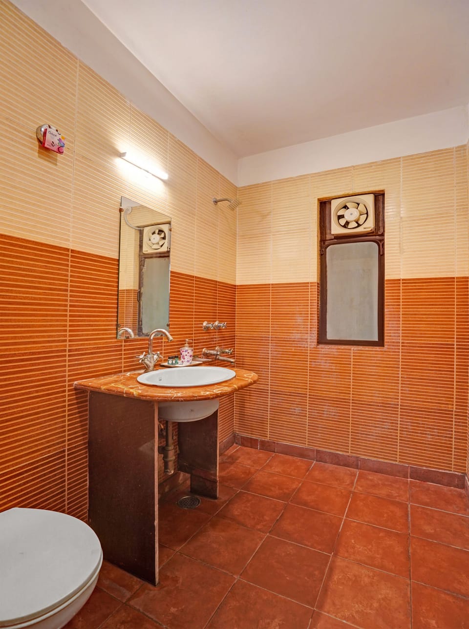 Deluxe Room, Valley View | Bathroom | Soap, shampoo, toilet paper