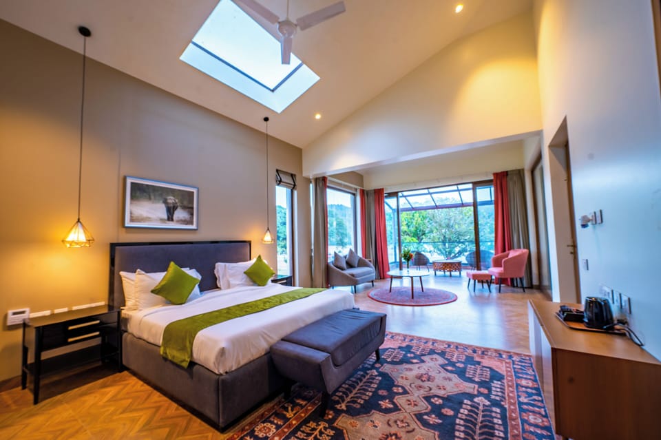 Presidential Suite with River View | Desk, laptop workspace, iron/ironing board, free WiFi